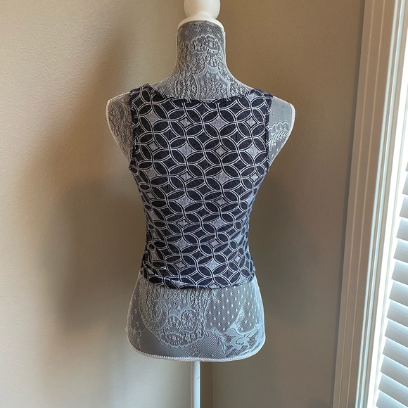 Black and White Patterned Crop Top - Picture 4 of 5